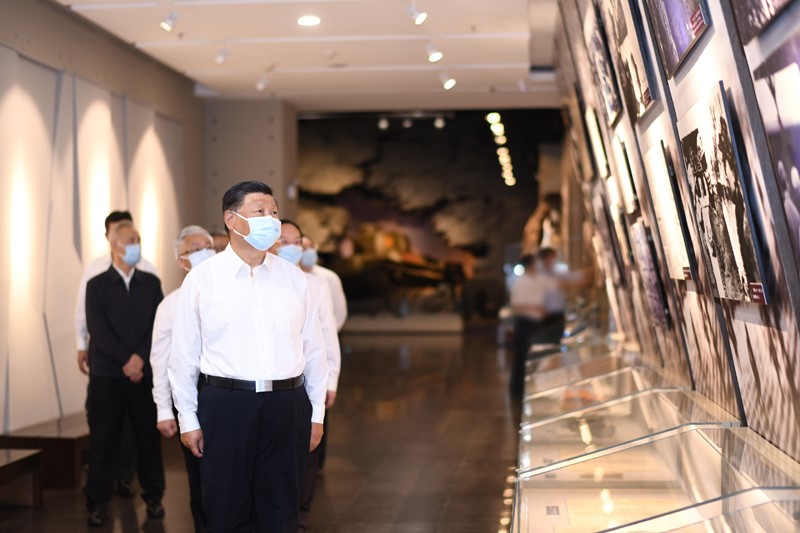 2022年8月16日至17日，中共中央總書記、國家主席、中央軍委主席習(xí)近平在遼寧考察。這是16日下午，習(xí)近平在錦州市考察遼沈戰(zhàn)役紀(jì)念館。 新華社記者 燕雁 攝