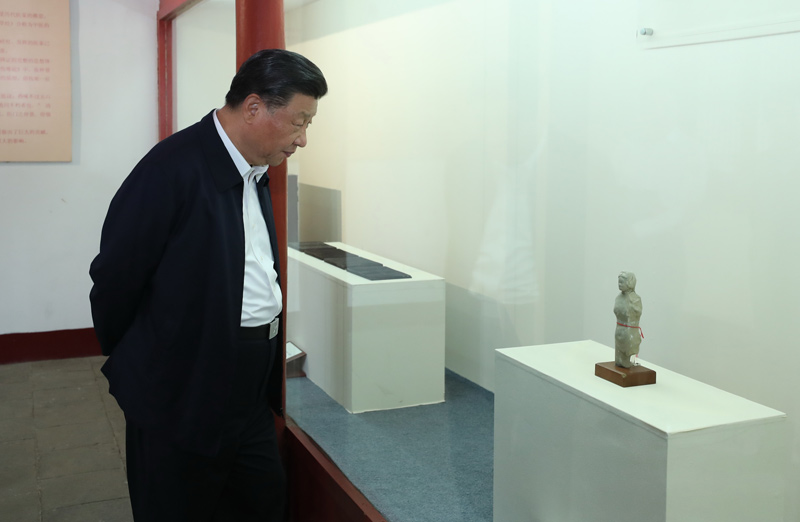 2021年5月12日，習(xí)近平總書記在南陽市考察東漢醫(yī)學(xué)家張仲景的墓祠紀(jì)念地醫(yī)圣祠。 